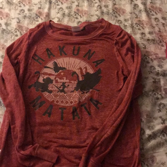 Reselling Disney medium Lion King sweater - Picture 2 of 3